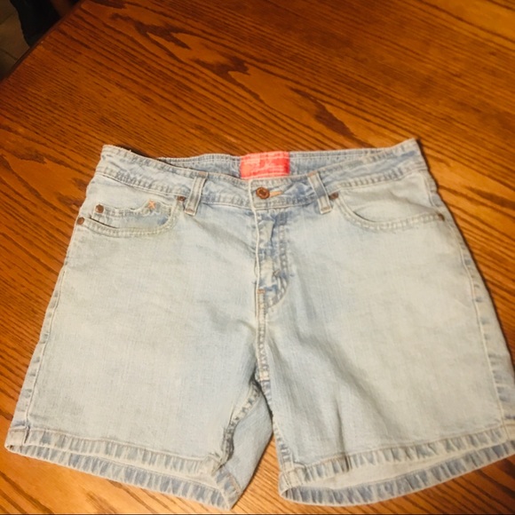levis stretch shorts